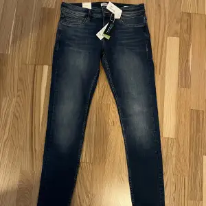 Skinny jeans från esprit i storlek W30 L32.  Aldrig använt!
