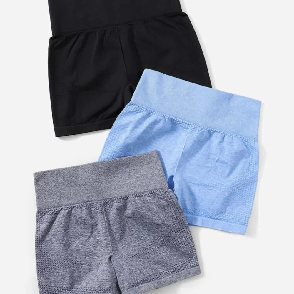 Träningsshorts, Gymshark-dupe köpta från shein som aldrig har använts. Känns precis som ett par gymshark shorts. Väldigt stretchiga! Kommer i svart, babyblå och ljusgrå 🖤🩵🩶. Shorts.