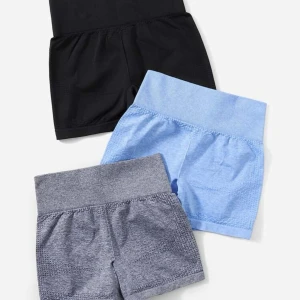 3 pack seamless träningsshorts - Träningsshorts, Gymshark-dupe köpta från shein som aldrig har använts. Känns precis som ett par gymshark shorts. Väldigt stretchiga! Kommer i svart, babyblå och ljusgrå 🖤🩵🩶