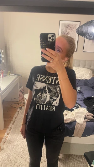 T-shirt - En jätte fin t-shirt från Gina. Har inte använts många gånger så väldigt bra skick. 