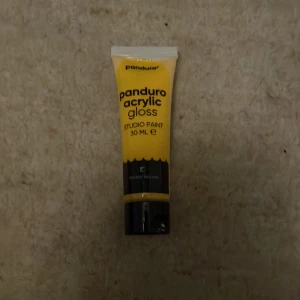 Acrylic - Säljer färg 