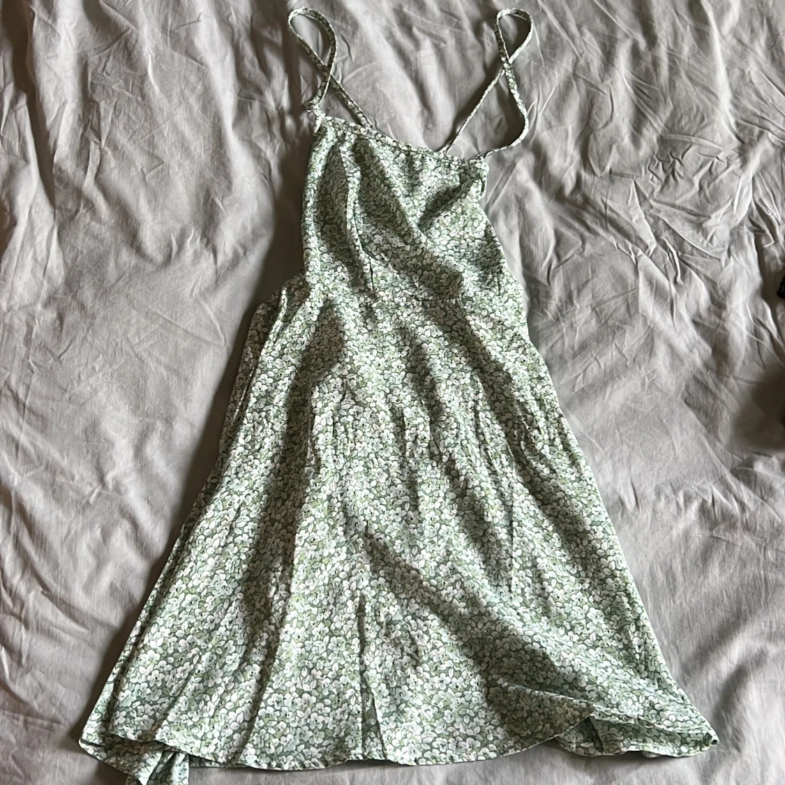 Grön blommig klänning