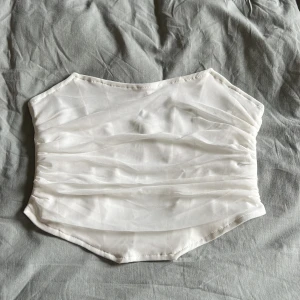 Vit topp - Vit topp från shein. Aldrig använd