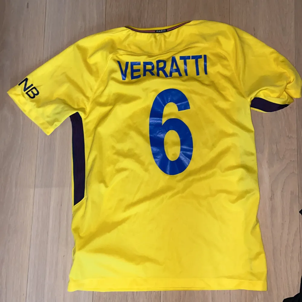 PSG VERRATTI. T-shirts.