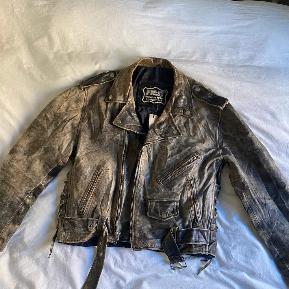 Boxy fit Rare wash Fits s/m. Jackor.