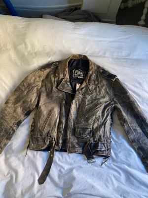 Skinnjacka - Boxy fit Rare wash Fits s/m