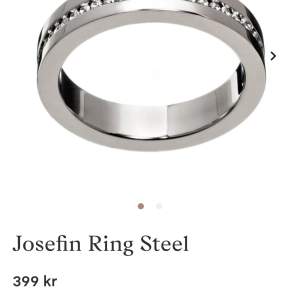 säljer en edblad ring som jag köpte för ett tag sen. köpte förliten storlek och kan inte returnera. ❤️