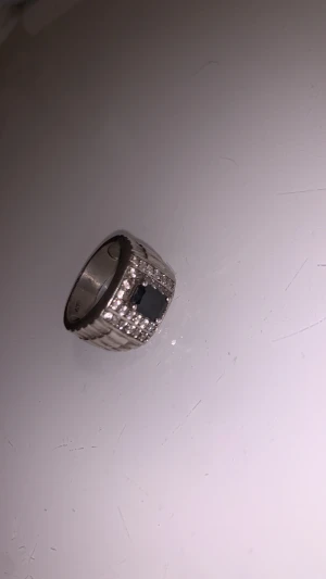 Ring silver - Jätte fin ring den är inte använd 