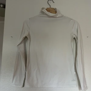 Turtleneck - But turtleneck. Storlek S