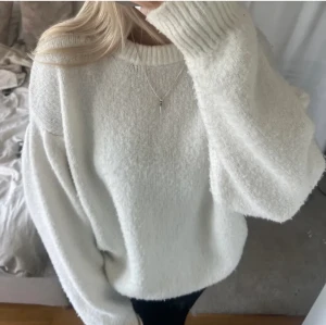 Stickad tröja  - Använd fåtal gången, bra skick, inte mina bilder💕💕