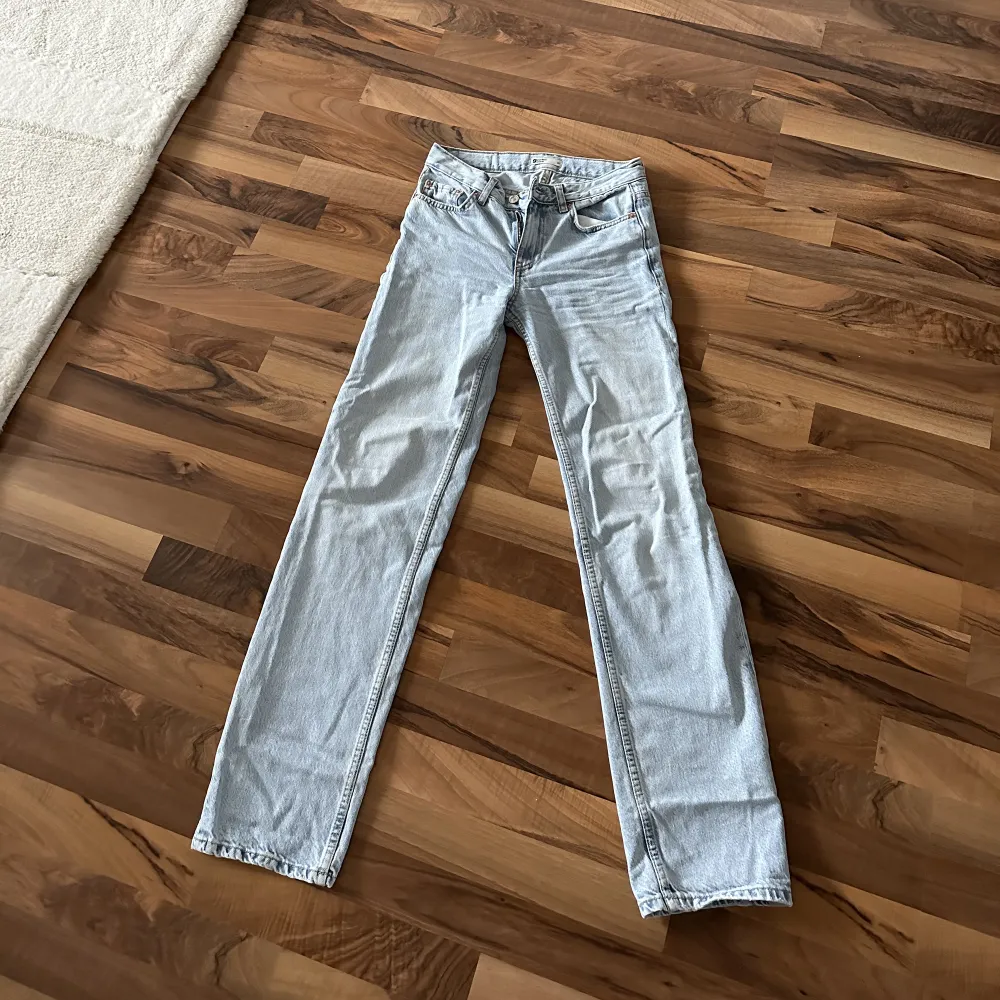 Snygga lågmidjade jeans från Gina Tricot. Nypris: 499kr. Jeans & Byxor.