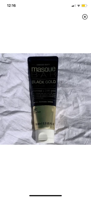 Ansiktsmask - Ansiktsmask med guld. Så skön och satisfying att ta av. Tillverkad i Sydkorea. Testad en gång ✨