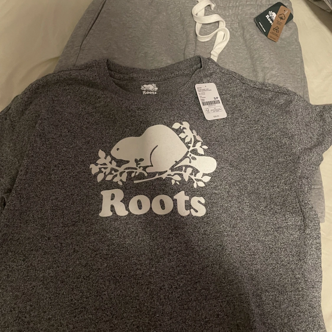 Roots Canada tshirt+cargomjukisbyxor - 90
