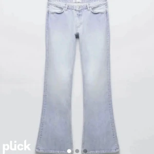 Zara jeans - Säljer dessa lågmidjade populära zarajeansen!! Använda en gång så i toppskick❣️❣️ passar mig som är 174 i längden