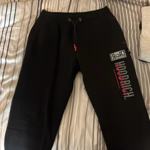 Hoodrich byxor - Dom är i riktigt bra skick