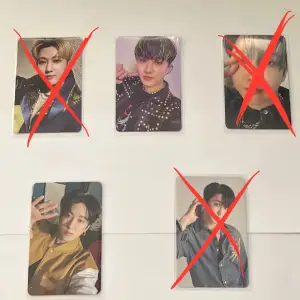 Hej jag säljer och tradear gärna dess officiella Changbin photocards. Om ni vill tradea gör jag det mot vilket Bangchan photocard som helst😊Pris 50kr/st, men det går att förhandla. Rött x (❌) betyder att den är såld. 