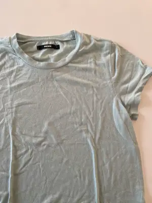 Mintgrön T-shirt från bikbok, passar xs-m, funkar nog för L också men med tajt passform