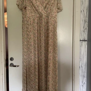 Långklänning från vero Moda stl L - Långklänning från vero Moda stl L. Använd en gång.