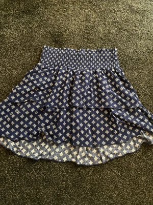 Liten kjol - Strl 38 ganska kort 