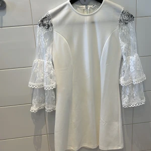 Klänning - Till barn , bra skick och Stockholm stil 