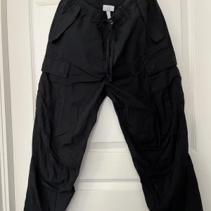Cargo pants  - Cargo pants från H&M  Storlek S  Väldigt rak passform 