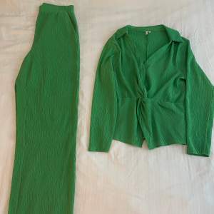 Set från NLY i fin grön färg. Skönt luftigt tyg.