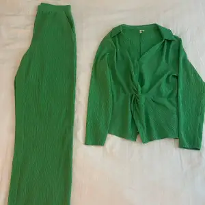 Set från NLY i fin grön färg. Skönt luftigt tyg.