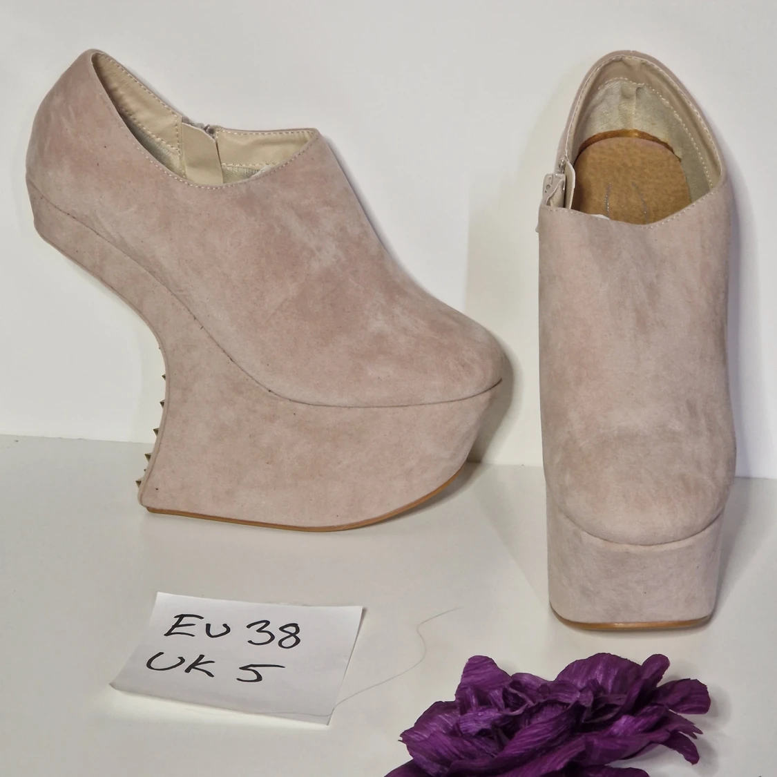 Heel-less ankelboots i mockaimitation strl 38