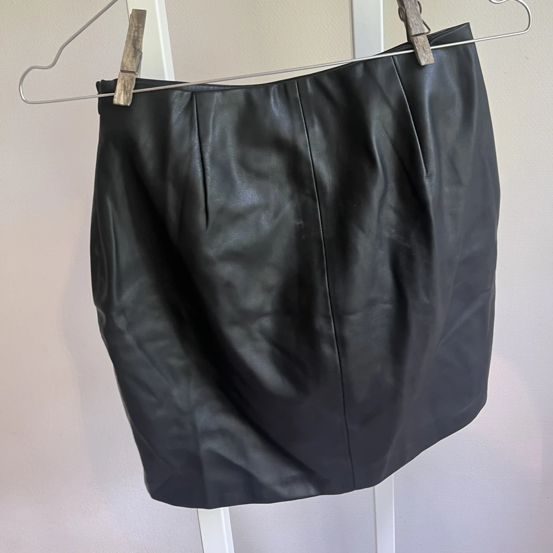 Minikjol i skinnimitation - 90