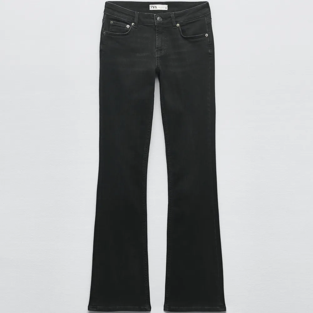 Köpte dessa jeans men ångrade mig och kunde inte lämna tillbaka dom 💗. Jeans & Byxor.
