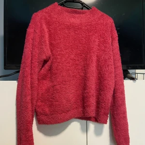 Super gosig tröja - Fin rosa tröja super mjuk och jätte skön! Från hm storlek 158-164! Använd fåtal gånger! 