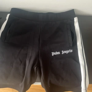 palm angels shorts - Helt nya, oanvändna