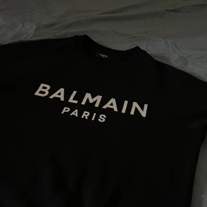 Tröja/hoodie - Säljer en tröja jag knappt använd Storlek S/M. Bra skick  Kvitto finns om det önskas!!!  