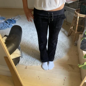 Juicy couture - Snygga juicy byxor i storlek xs i jätte bra skick! 🥰🥰🥰