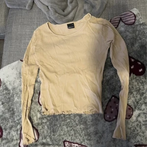 Tröja - Beige tröja som är i bra skick.