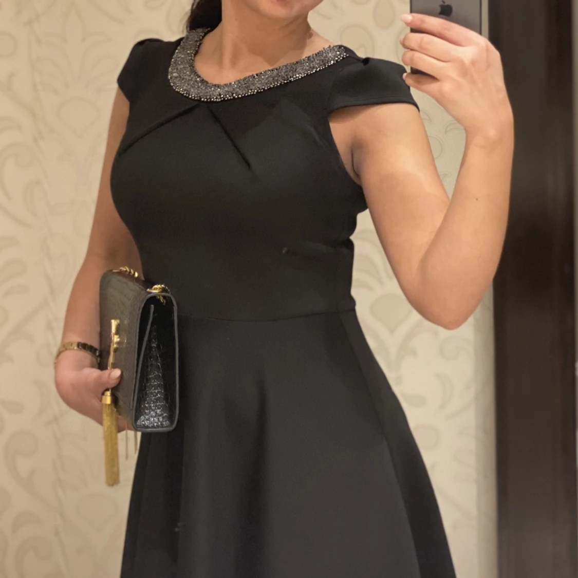 Kort svart klänning