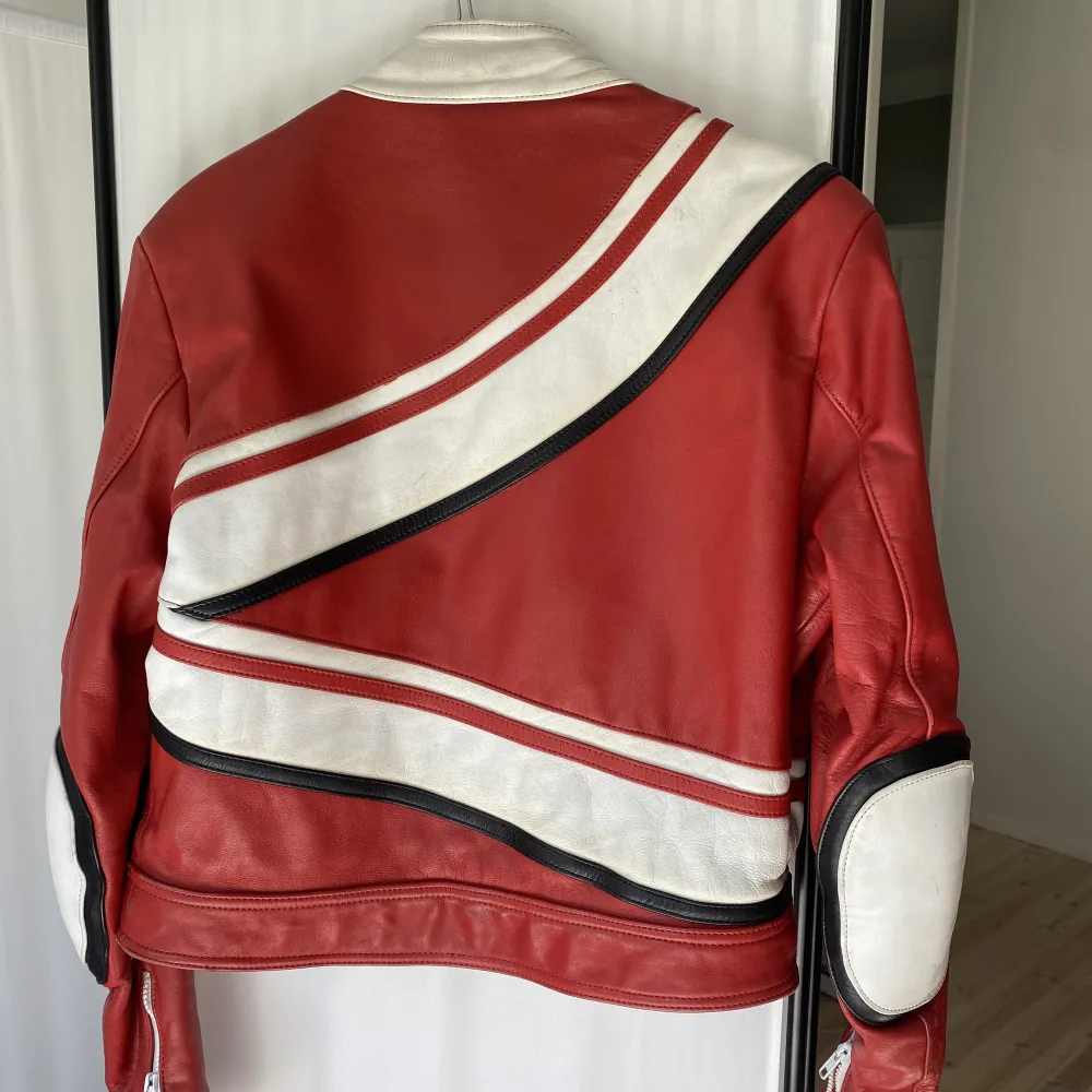 Motomami röd motorcykel läder jacka bra skick vintage cell fit long sleeve . Jackor.