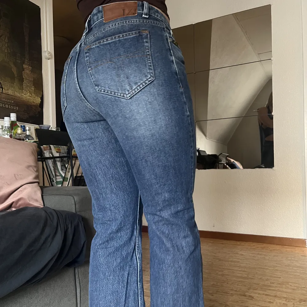 snygga jeans från tiger of sweden, de är tighta i låren och lite stora i midjan men väldigt fina 💕. Jeans & Byxor.