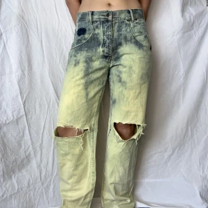 Jeans - Grön/blå jeans! Ascoola och sitter så snyggt och skönt! 