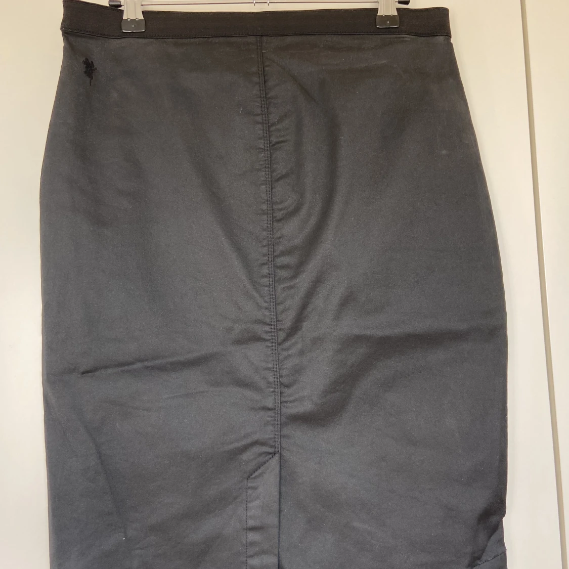 Svart mjuk Skinnimitation stl M - 91