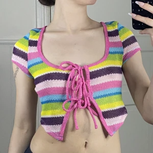 Stickad topp - Stickad topp från bershka i storlek s. Säljer för 70 kr plus frakt. 💖