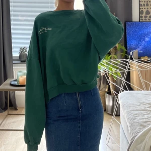 Grön sweater - Grön oversize sweater från Nelly, storlek L