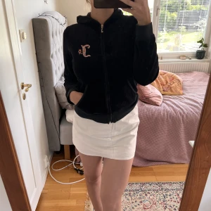 Juice Couture hoodie  - Väldigt sparsamt använd juicy couture hoodie liten i stl mer som S 