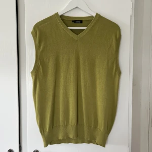 Sweater vest - ljus grön tunn sweater vest!