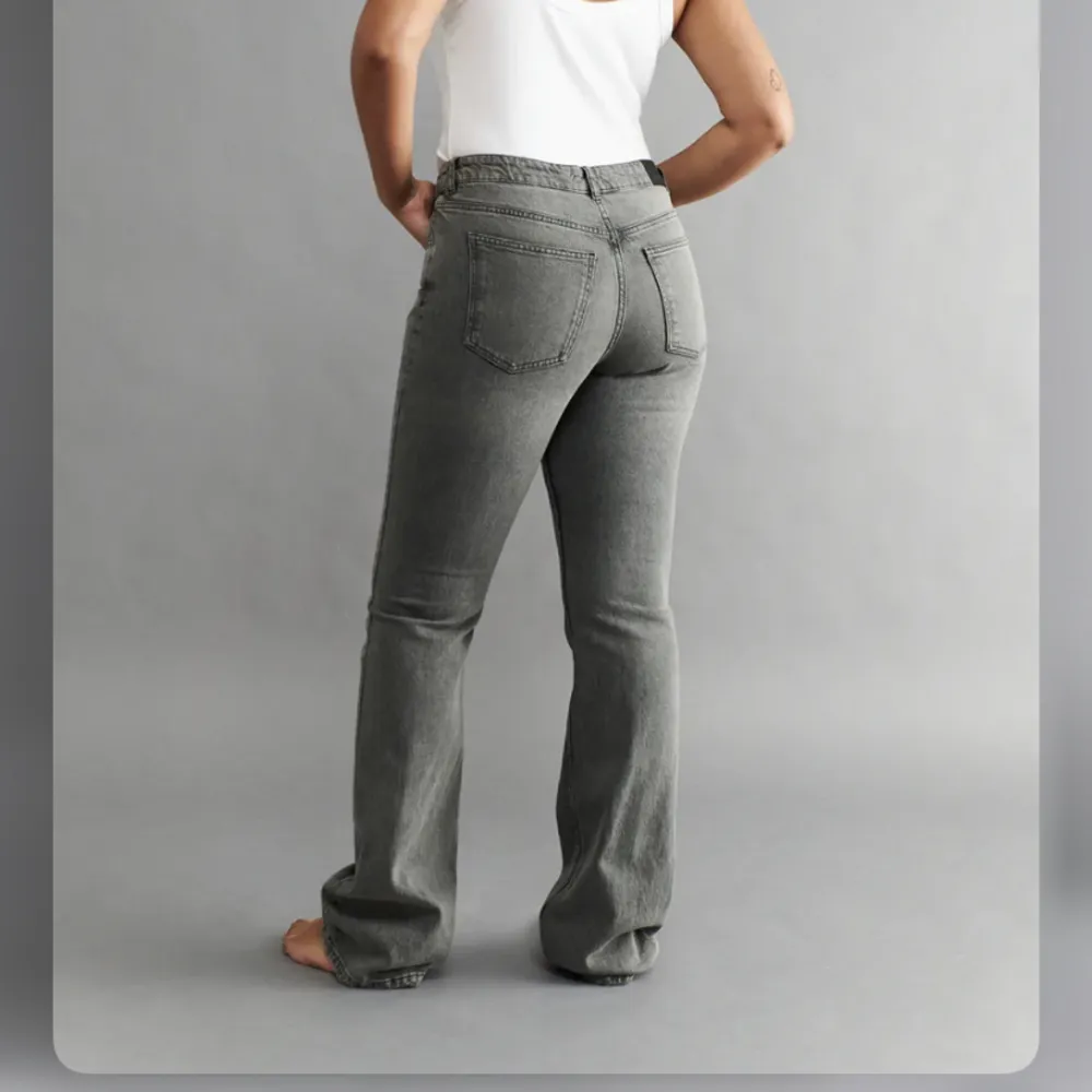 As snygga jeans i fint skick, fel storlek för mig tyvärr 😭Bilderna kmr från ginas hemsida, men om man vill ha fler bilder så är det bara att höra av sig 🤍 Priset kan diskuteras! Köpare står för frakt ⭐️. Jeans & Byxor.