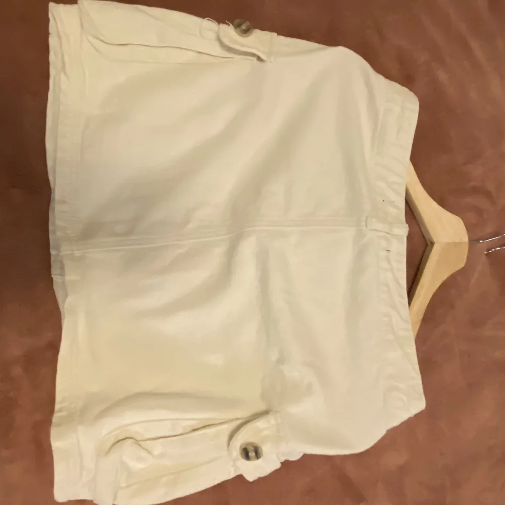 Missguided white skirt with side pockets. Kjolar.