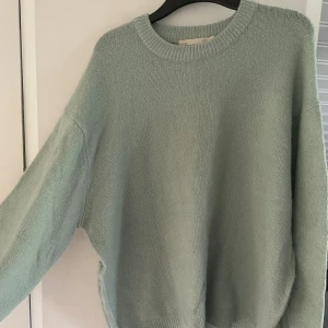 lager 157 sticlad tröja  - Säljer denna fina stickade tröjan ifrån lager 157, den är ganska oversized på mig som är en s/m! Superskön och i fint skick då den bara är använd ett fåtal gånger ⭐️