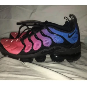 Cotton candy vapormax - Pris KANSKE kan diskuteras vi snabb affär  Helt nya dock utan kvitto elle låda