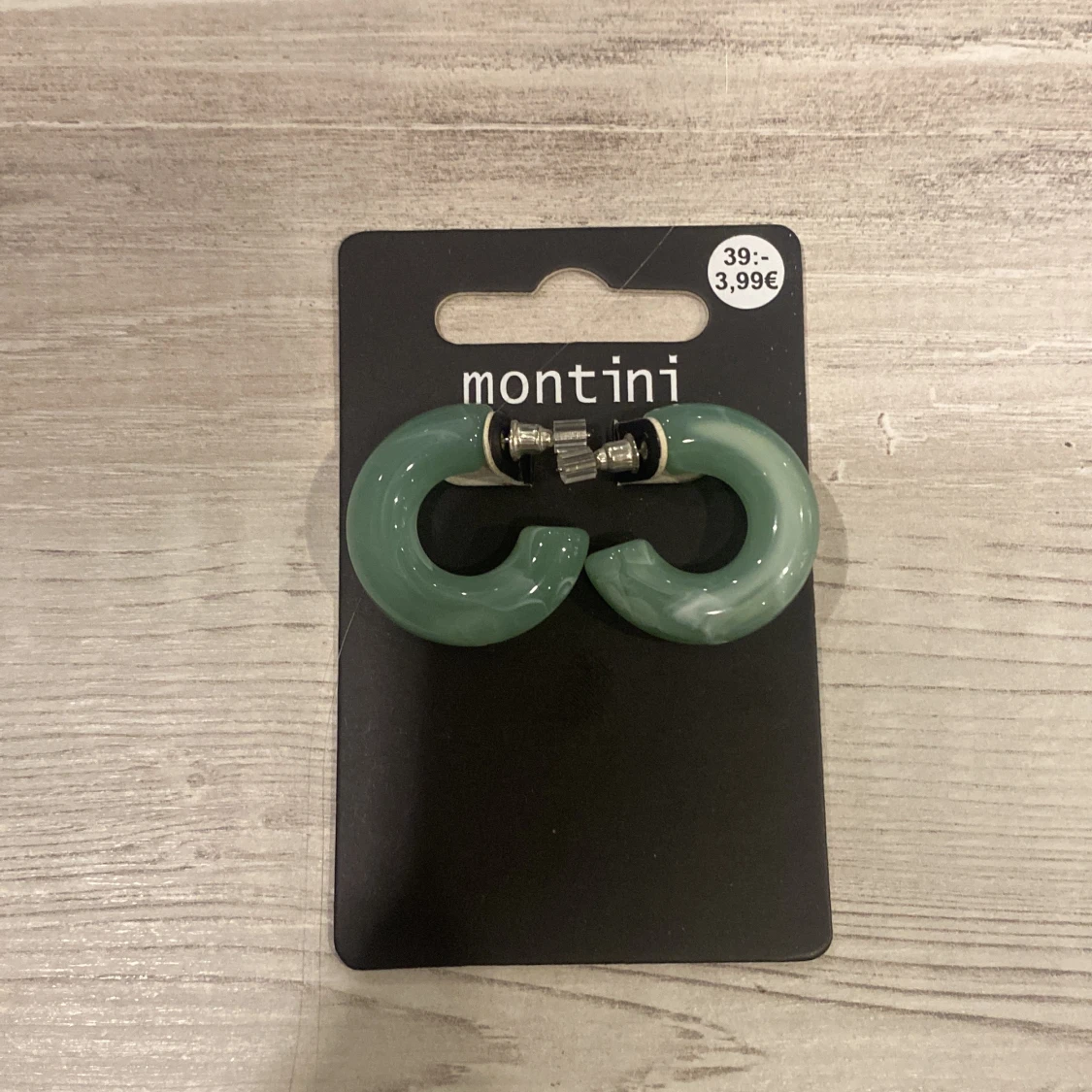 Ur&penn nyköpta 2 pack örhängen, grön och rosa - 90