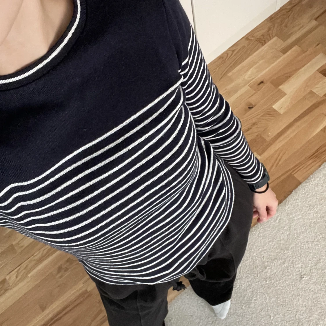 Marinblå vitrandig tröja - 90